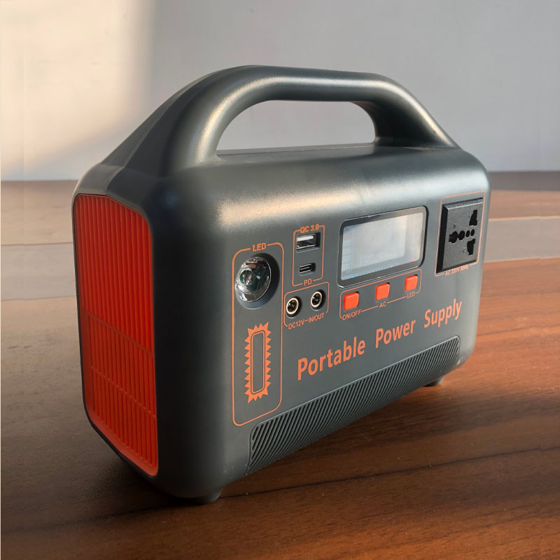 محطة طاقة محمولة للطوارئ في ال - مراجعة Solar Emergency Charger وسعره